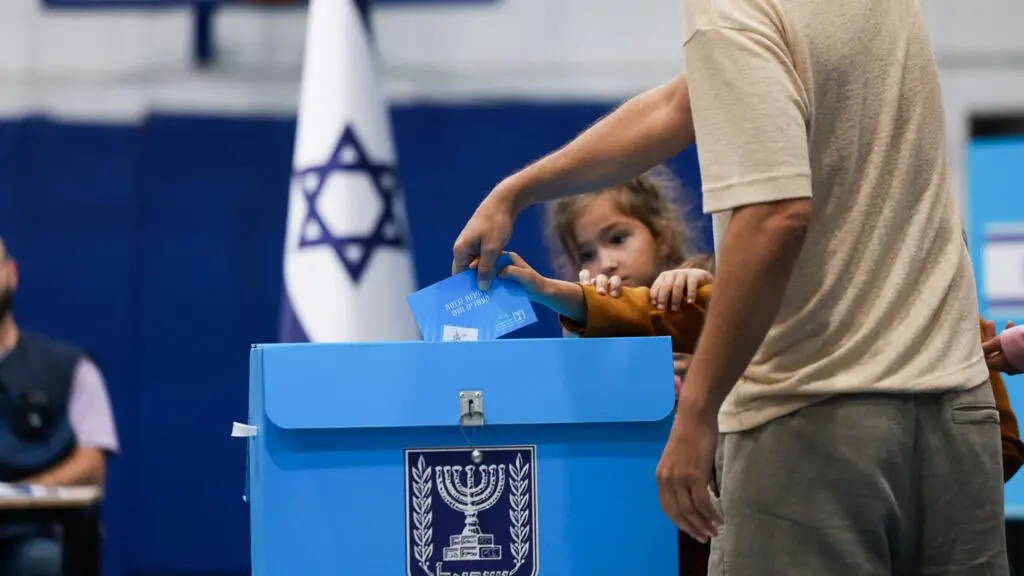 Alegeri în Israel: Netanyahu luptă pentru supraviețuirea politică, prezență record la vot