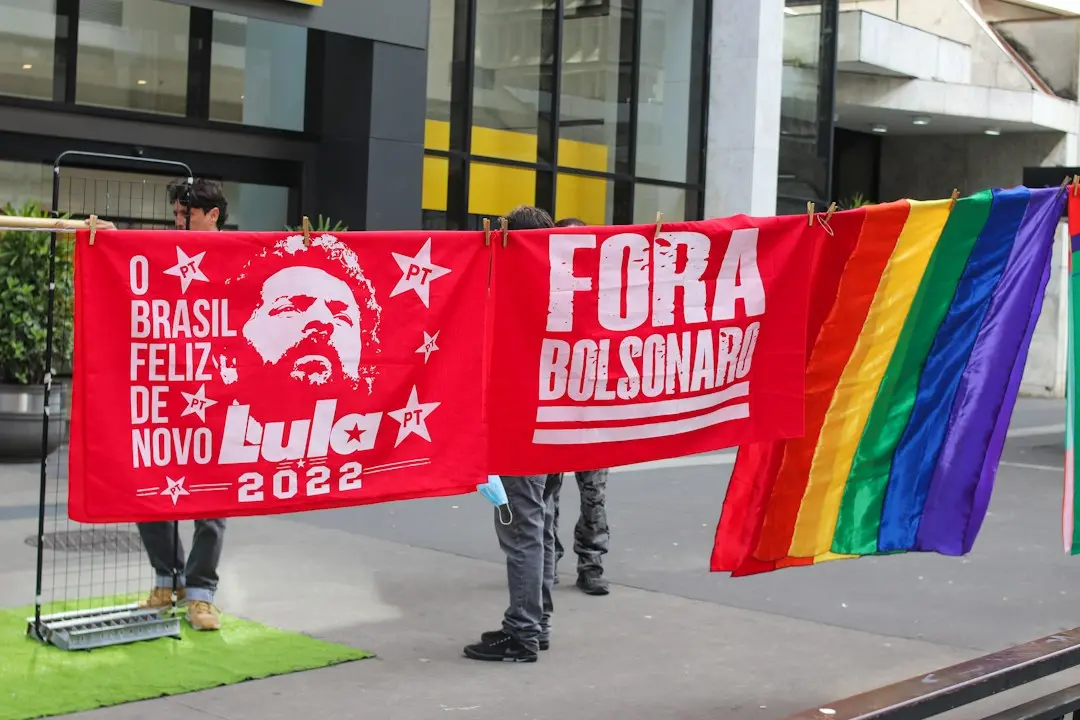 Flavio Bolsonaro pleacă din Brazilia în ciuda interdicției Curții Supreme