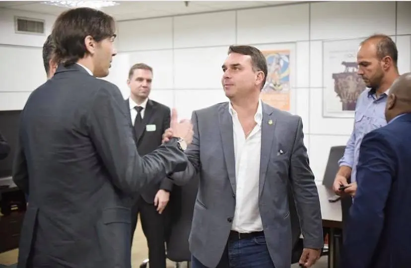 Flávio Bolsonaro și familia au părăsit Brazilia după înfrângere