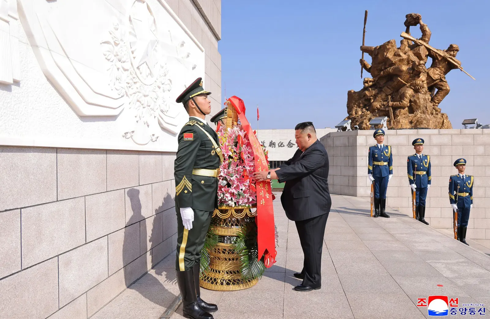 Kim Jong Un a efectuat o vizită surpriză la un memorial de război din China