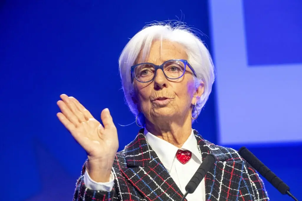 Lagarde pleacă din BCE cu nouă luni înainte de termen