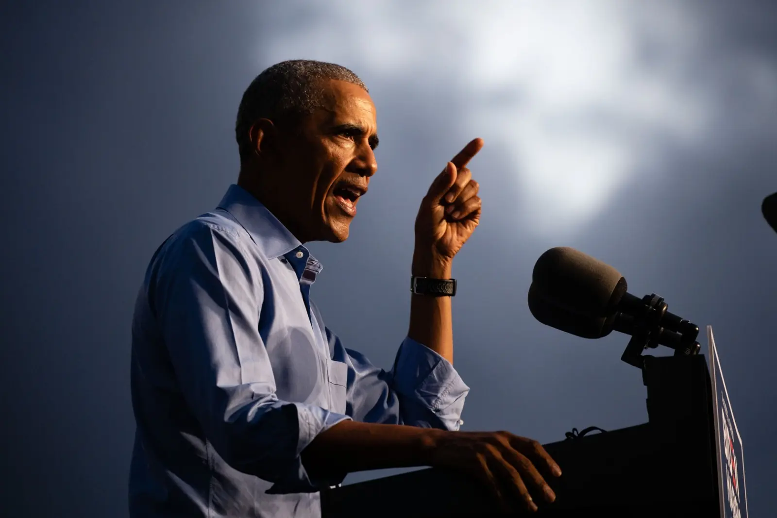 Obama acuză administrația Trump că se înclină în fața lui Putin