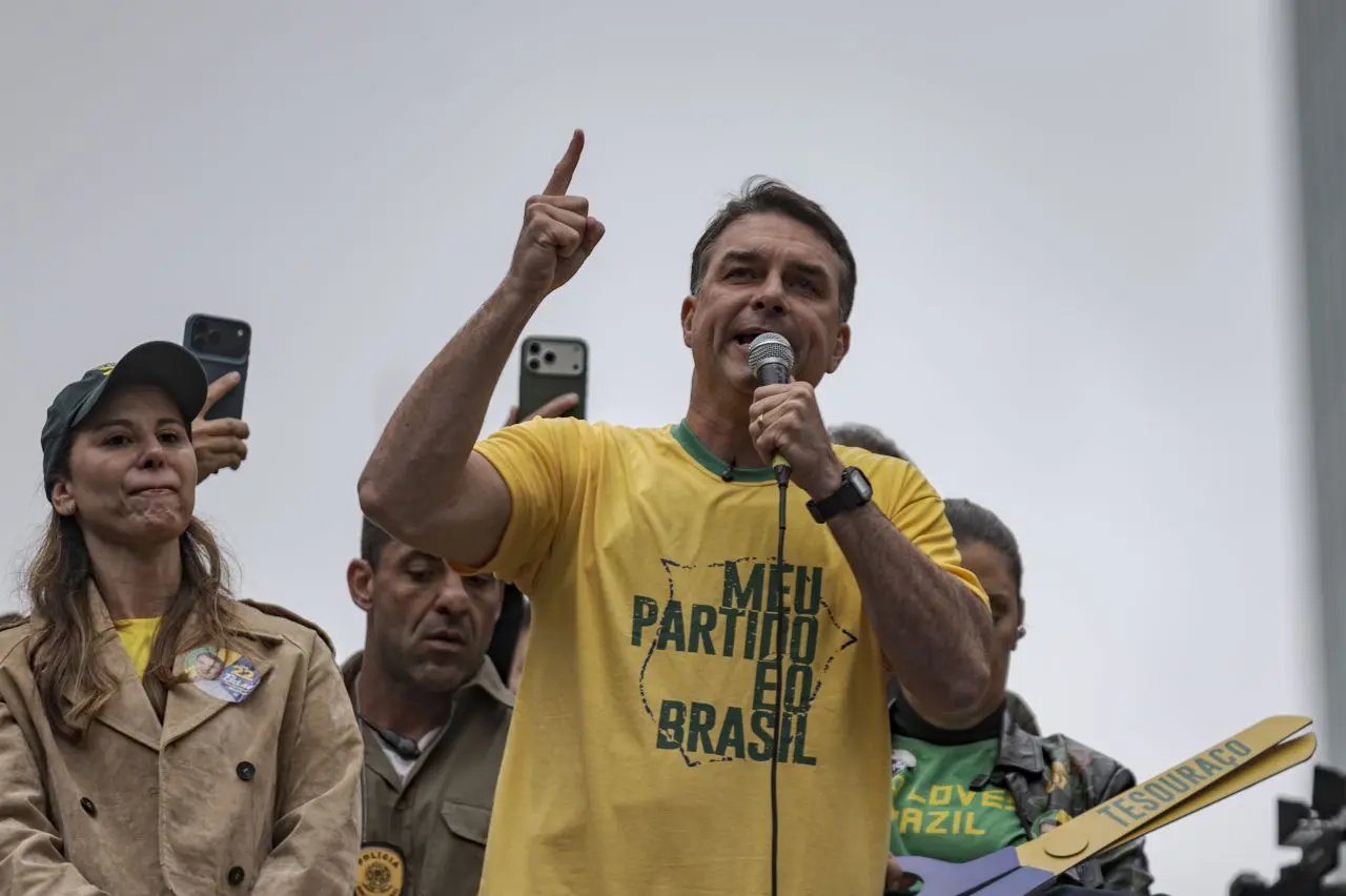Pașaportul lui Flávio Bolsonaro, confiscat de poliția braziliană
