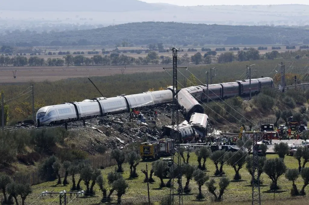 Un român, rănit în tragicul accident feroviar din Spania!
