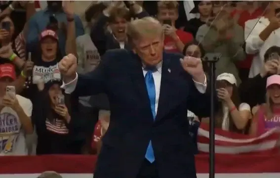 Trump revine în Iowa și Kansas pentru mitingurile electorale anulate